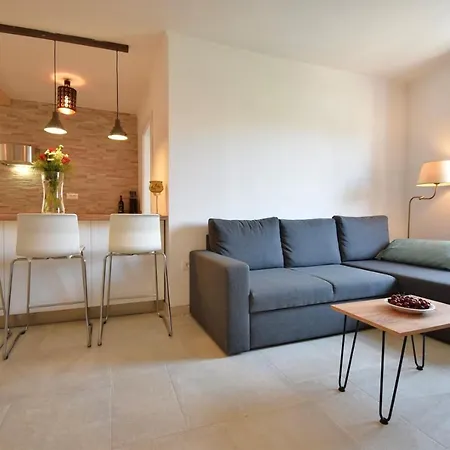Spacious Centre With 3 Bedrooms * Pula