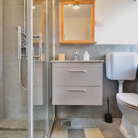 Apartment Spacious Centre With 3 Bedrooms Pula