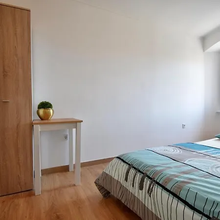 Spacious Centre With 3 Bedrooms بولا