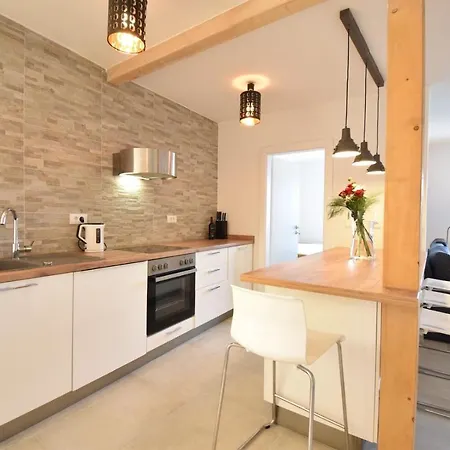 Apartment Spacious Centre With 3 Bedrooms *