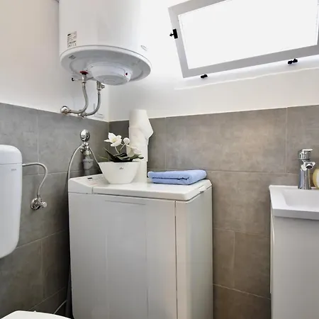 Spacious Centre With 3 Bedrooms * Pula
