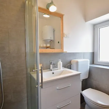 Spacious Centre With 3 Bedrooms *