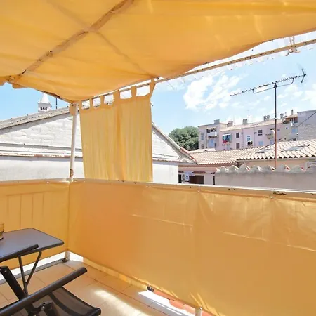 Apartment Spacious Centre With 3 Bedrooms Pula